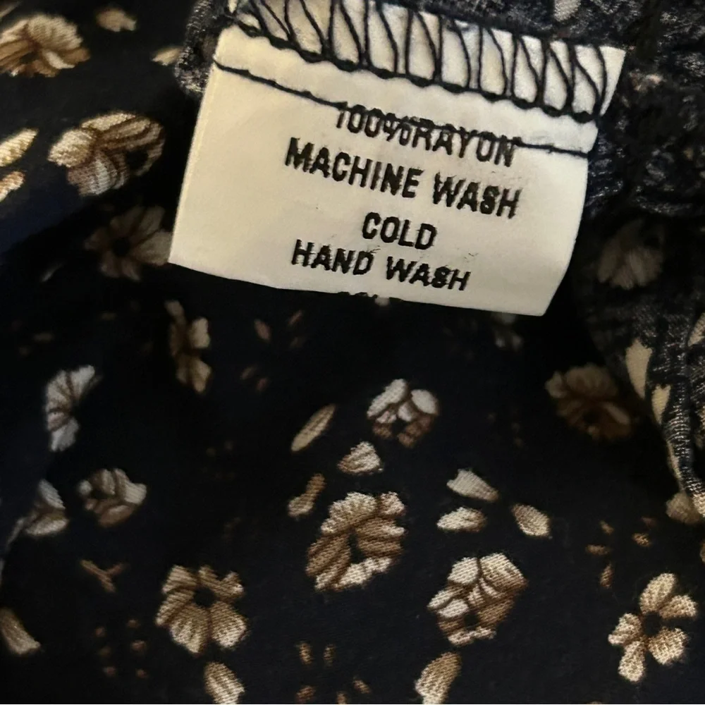 Brandy Melville Navy Floral Blouse XS-S - Picture 6 of 10